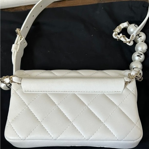 White Chanel butter soft leather in beautiful condition - Picture 8 of 12